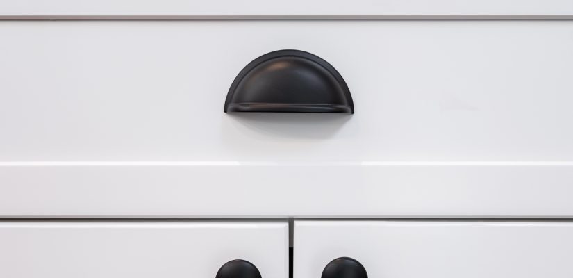 Kitchen Cabinet & Door Handles